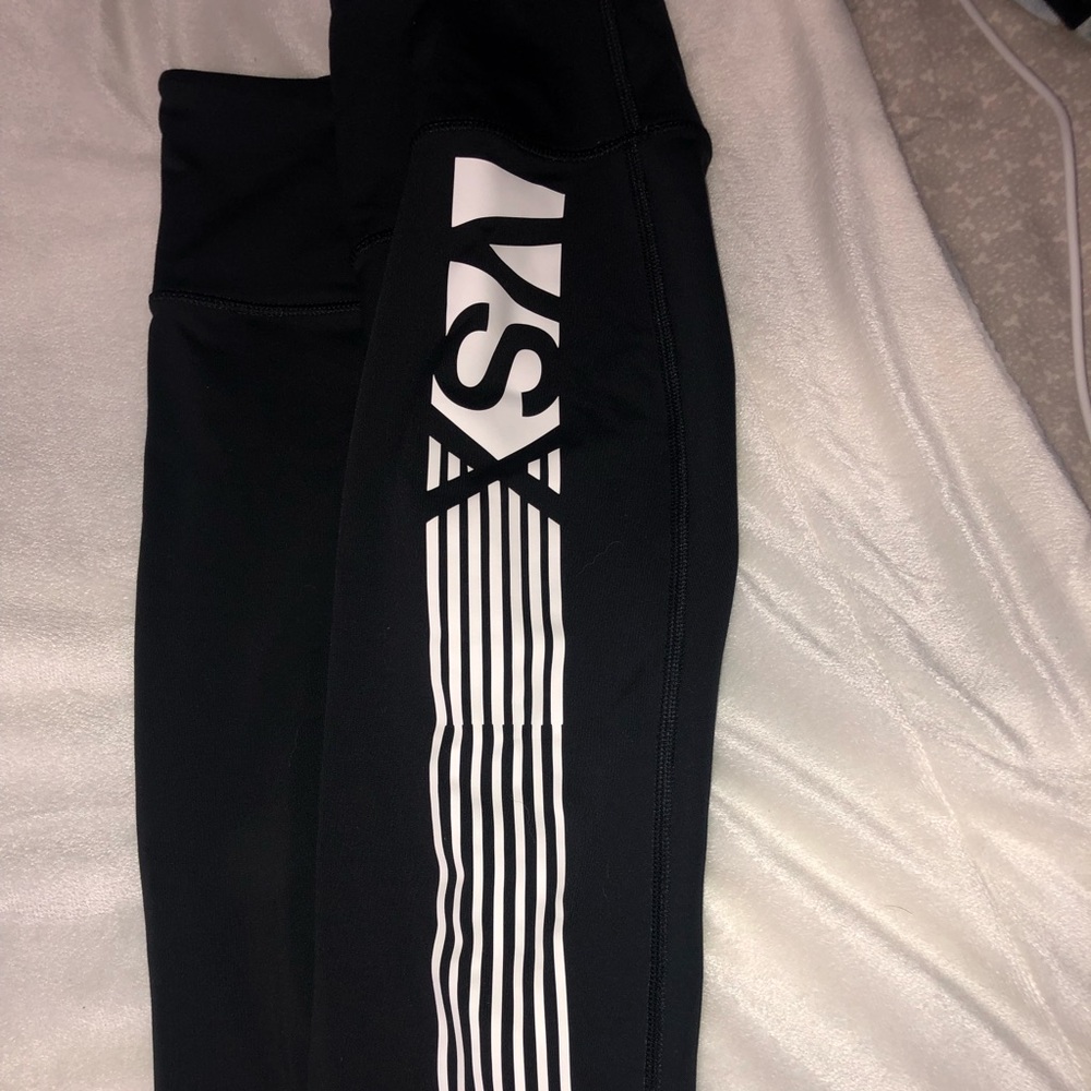 Victoria secret 3/4 lengths yoga pants